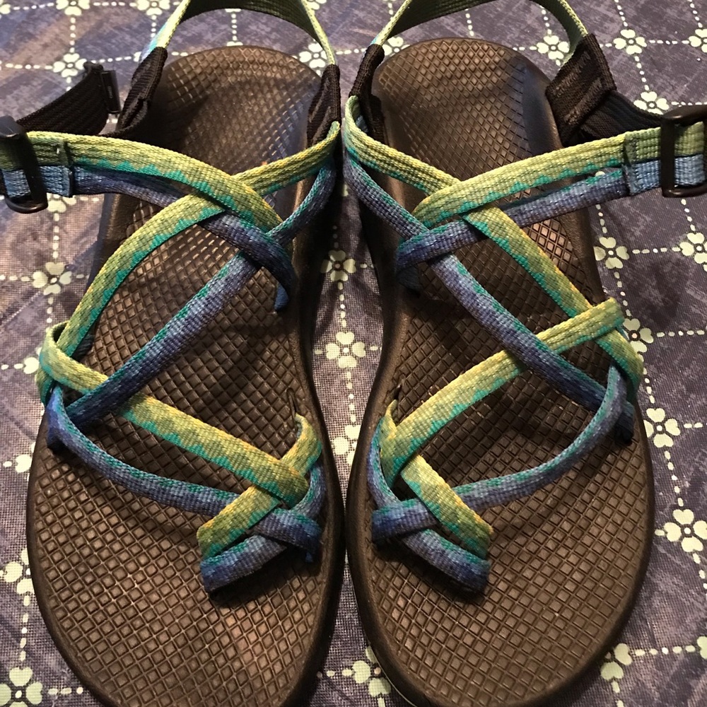 SIZE 8 CHACO SANDAL WITH TOE STRAP!